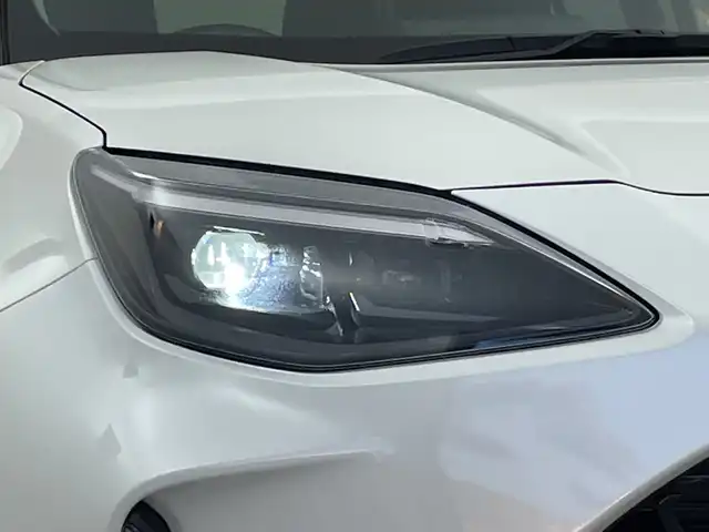 トヨタ ヤリスクロス ハイブリッド Z 新潟県 2021(令3)年 6.2万km ホワイトパールクリスタルシャイン 4WD/純正メモリナビ/　Bluetooth/CD/DVD/USB/トヨタセーフティセンス/・プリクラッシュセーフティ/・レーントレーシングアシスト/・レーンディパーチャーアラート/・レーダークルーズコントロール/・アダプティブハイビームシステム/・ロードサインアシスト/・レーダークルーズコントロール/D席パワーシート/ハーフレザーシート/前席シートヒーター/バックモニター/ETC/ダウンヒルアシストコントロール/LEDヘッドライト/レザーステアリング