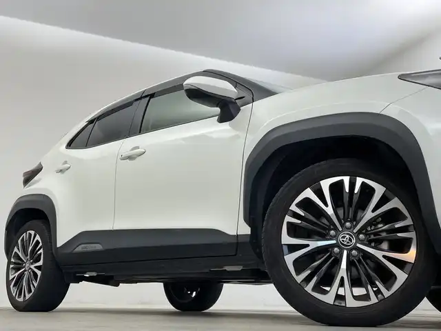 トヨタ ヤリスクロス ハイブリッド Z 新潟県 2021(令3)年 6.2万km ホワイトパールクリスタルシャイン 4WD/純正メモリナビ/　Bluetooth/CD/DVD/USB/トヨタセーフティセンス/・プリクラッシュセーフティ/・レーントレーシングアシスト/・レーンディパーチャーアラート/・レーダークルーズコントロール/・アダプティブハイビームシステム/・ロードサインアシスト/・レーダークルーズコントロール/D席パワーシート/ハーフレザーシート/前席シートヒーター/バックモニター/ETC/ダウンヒルアシストコントロール/LEDヘッドライト/レザーステアリング