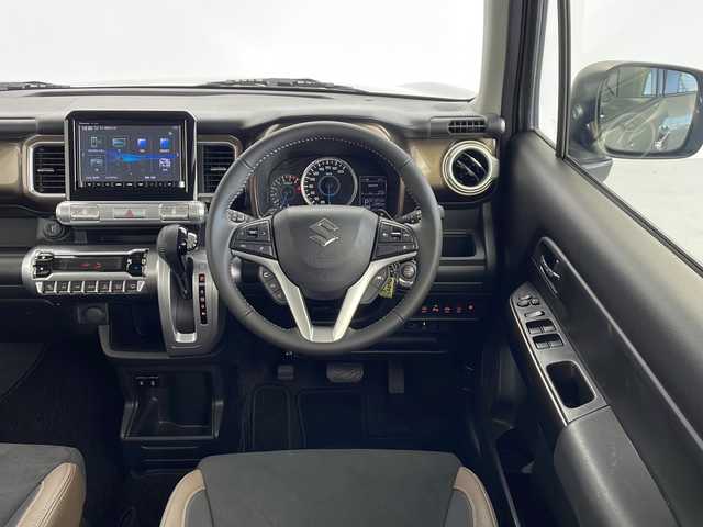 スズキ クロスビー 愛知県 2023(令5)年 1.5万km タフカーキパールメタリック 純正8インチナビ/【Bluetooth/フルセグTV/CD/DVD/USB】/スズキセーフディサポート/・デュアルカメラブレーキサポート/・アダプティブクルーズコントロール（全車速追従機能付）/・誤発進抑制機能/・リヤパーキングセンサー/・全方位モニターカメラ/レーンアシスト/ダウンヒルアシストコントロール/アイドリングストップ/パドルシフト/横滑り防止装置/ハーフレザーシート/シートヒーター（D/N）/ETC/オートエアコン/ステアリングスイッチ/スマートキー/スペアキー/プッシュスタート/純正16インチアルミホイール/純正LEDオートライト/電動格納ミラー/ドアバイザー