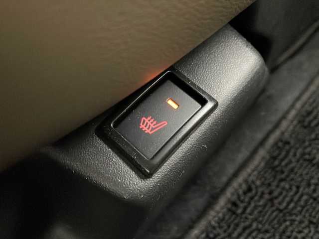 スズキ クロスビー 愛知県 2023(令5)年 1.5万km タフカーキパールメタリック 純正8インチナビ/【Bluetooth/フルセグTV/CD/DVD/USB】/スズキセーフディサポート/・デュアルカメラブレーキサポート/・アダプティブクルーズコントロール（全車速追従機能付）/・誤発進抑制機能/・リヤパーキングセンサー/・全方位モニターカメラ/レーンアシスト/ダウンヒルアシストコントロール/アイドリングストップ/パドルシフト/横滑り防止装置/ハーフレザーシート/シートヒーター（D/N）/ETC/オートエアコン/ステアリングスイッチ/スマートキー/スペアキー/プッシュスタート/純正16インチアルミホイール/純正LEDオートライト/電動格納ミラー/ドアバイザー