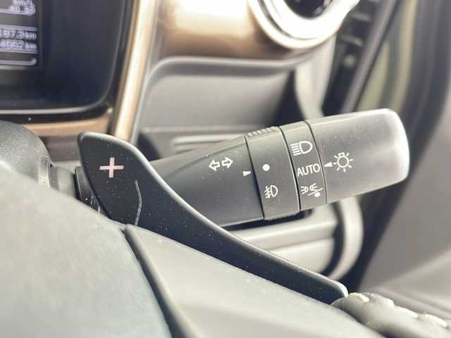 スズキ クロスビー 愛知県 2023(令5)年 1.5万km タフカーキパールメタリック 純正8インチナビ/【Bluetooth/フルセグTV/CD/DVD/USB】/スズキセーフディサポート/・デュアルカメラブレーキサポート/・アダプティブクルーズコントロール（全車速追従機能付）/・誤発進抑制機能/・リヤパーキングセンサー/・全方位モニターカメラ/レーンアシスト/ダウンヒルアシストコントロール/アイドリングストップ/パドルシフト/横滑り防止装置/ハーフレザーシート/シートヒーター（D/N）/ETC/オートエアコン/ステアリングスイッチ/スマートキー/スペアキー/プッシュスタート/純正16インチアルミホイール/純正LEDオートライト/電動格納ミラー/ドアバイザー