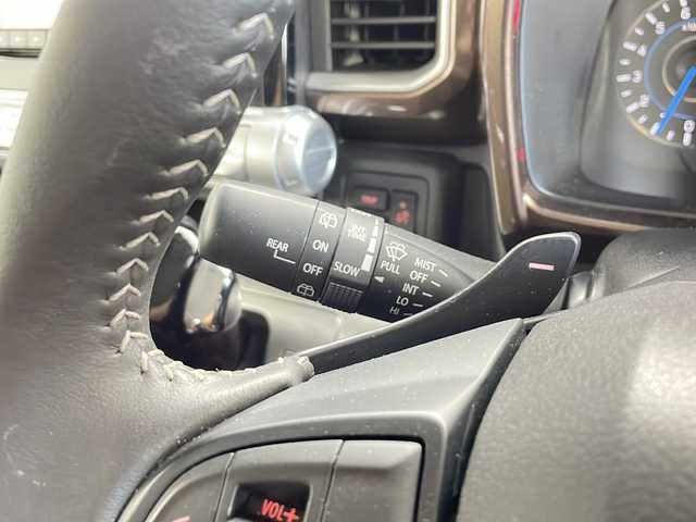 スズキ クロスビー 愛知県 2023(令5)年 1.5万km タフカーキパールメタリック 純正8インチナビ/【Bluetooth/フルセグTV/CD/DVD/USB】/スズキセーフディサポート/・デュアルカメラブレーキサポート/・アダプティブクルーズコントロール（全車速追従機能付）/・誤発進抑制機能/・リヤパーキングセンサー/・全方位モニターカメラ/レーンアシスト/ダウンヒルアシストコントロール/アイドリングストップ/パドルシフト/横滑り防止装置/ハーフレザーシート/シートヒーター（D/N）/ETC/オートエアコン/ステアリングスイッチ/スマートキー/スペアキー/プッシュスタート/純正16インチアルミホイール/純正LEDオートライト/電動格納ミラー/ドアバイザー