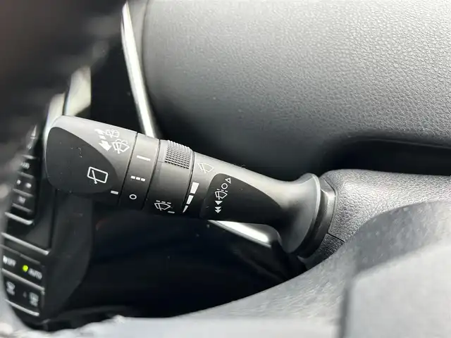 トヨタ プリウス Sツーリングセレクション 富山県 2020(令2)年 7.4万km アティチュードブラックマイカ 社外SDナビ(CN-RA03WD)/(AM/FM/CD/DVD/ipod)/フルセグTV/バックカメラ/Bluetooth/モデリスタエアロ/レーダークルーズコントロール/衝突軽減システム/コーナーセンサー/レーンキープアシスト/オートマチックハイビーム/横滑り防止装置/盗難防止装置/ETC/シートヒーター　運転席+助手席/合皮シート/フロアマット純正/純正AW/LEDオートライト/スマートキー×1/取扱説明書/保証書