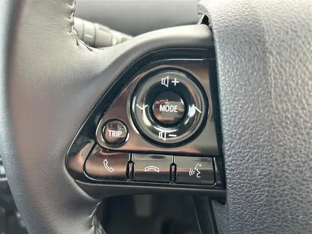 トヨタ プリウス Sツーリングセレクション 富山県 2020(令2)年 7.4万km アティチュードブラックマイカ 社外SDナビ(CN-RA03WD)/(AM/FM/CD/DVD/ipod)/フルセグTV/バックカメラ/Bluetooth/モデリスタエアロ/レーダークルーズコントロール/衝突軽減システム/コーナーセンサー/レーンキープアシスト/オートマチックハイビーム/横滑り防止装置/盗難防止装置/ETC/シートヒーター　運転席+助手席/合皮シート/フロアマット純正/純正AW/LEDオートライト/スマートキー×1/取扱説明書/保証書