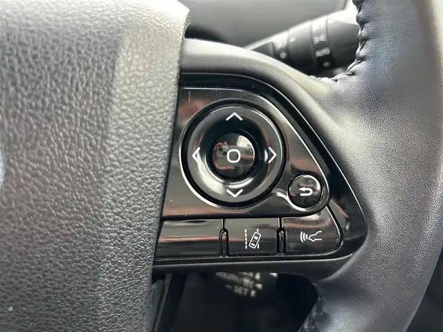 トヨタ プリウス Sツーリングセレクション 富山県 2020(令2)年 7.4万km アティチュードブラックマイカ 社外SDナビ(CN-RA03WD)/(AM/FM/CD/DVD/ipod)/フルセグTV/バックカメラ/Bluetooth/モデリスタエアロ/レーダークルーズコントロール/衝突軽減システム/コーナーセンサー/レーンキープアシスト/オートマチックハイビーム/横滑り防止装置/盗難防止装置/ETC/シートヒーター　運転席+助手席/合皮シート/フロアマット純正/純正AW/LEDオートライト/スマートキー×1/取扱説明書/保証書