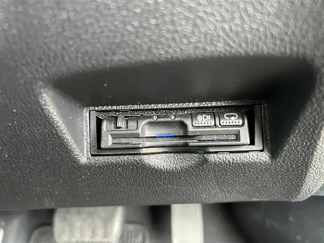 トヨタ プリウス Sツーリングセレクション 富山県 2020(令2)年 7.4万km アティチュードブラックマイカ 社外SDナビ(CN-RA03WD)/(AM/FM/CD/DVD/ipod)/フルセグTV/バックカメラ/Bluetooth/モデリスタエアロ/レーダークルーズコントロール/衝突軽減システム/コーナーセンサー/レーンキープアシスト/オートマチックハイビーム/横滑り防止装置/盗難防止装置/ETC/シートヒーター　運転席+助手席/合皮シート/フロアマット純正/純正AW/LEDオートライト/スマートキー×1/取扱説明書/保証書