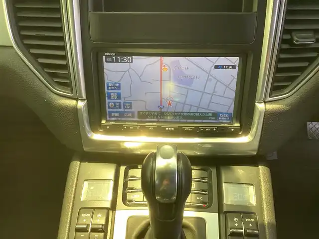 ポルシェ マカン S 栃木県 2014(平26)年 9.2万km ピュアホワイト ブラックレザーシート/ディーラーOPナビ（GCX623）/パドルシフト/シートヒーター/シートメモリー/4WD/純正19inchホイール/オートエアコン/バックカメラ/ウインカーミラー/純正フロアマット/取扱説明書/保証書