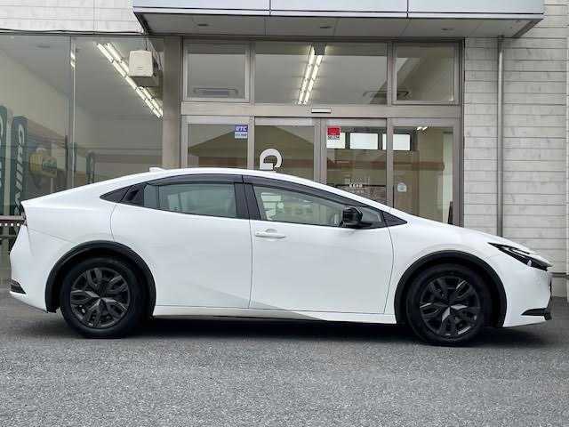 トヨタ プリウス X 埼玉県 2023(令5)年 5万km スーパーホワイトⅡ 社外ディスプレイオーディオ/ブラインドスポットモニター/プロアクティブドライビングアシスト/プリクラッシュセーフティシステム/ロードサインアシスト/クリアランスソナー/レーダークルーズコントロール/バックカメラ