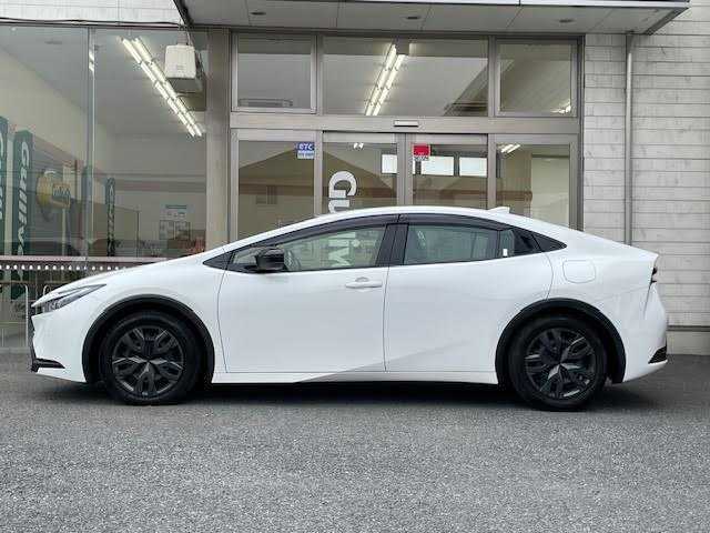 トヨタ プリウス X 埼玉県 2023(令5)年 5万km スーパーホワイトⅡ 社外ディスプレイオーディオ/ブラインドスポットモニター/プロアクティブドライビングアシスト/プリクラッシュセーフティシステム/ロードサインアシスト/クリアランスソナー/レーダークルーズコントロール/バックカメラ