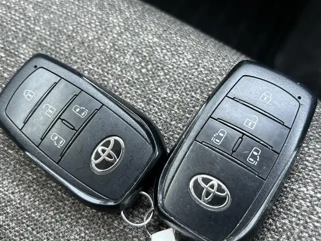 トヨタ シエンタ Z 奈良県 2022(令4)年 4.8万km アーバンカーキ 両側パワースライドドア/純正10.5インチナビ(フルセグTV/AM・FM/BT/USB)/アラウンドビューモニター/ビルトインETC2.0/ToyotaSafetySense/クルーズコントロール/レーントレーシングアシスト/レーンディパーチャーアラート/BSM(ブラインドスポットモニター)/LEDヘッドライト/純正フロアマット/スペアキー