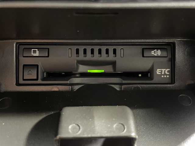 トヨタ ノア Si 大阪府 2017(平29)年 4.1万km ブラック 純正ナビ　バックカメラ　Bluetooth　フルセグTV /DVD再生　トヨタセーフティーセンス　前後ドライブレコーダー　両側パワースライドドア　オートライト　LEDヘッドライト　スマートキー2本　プッシュスタート　