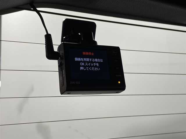 トヨタ ノア Si 大阪府 2017(平29)年 4.1万km ブラック 純正ナビ　バックカメラ　Bluetooth　フルセグTV /DVD再生　トヨタセーフティーセンス　前後ドライブレコーダー　両側パワースライドドア　オートライト　LEDヘッドライト　スマートキー2本　プッシュスタート　