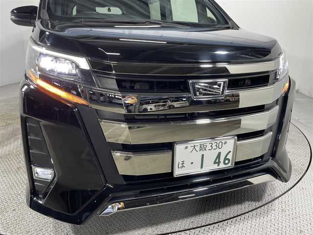 トヨタ ノア Si 大阪府 2017(平29)年 4.1万km ブラック 純正ナビ　バックカメラ　Bluetooth　フルセグTV /DVD再生　トヨタセーフティーセンス　前後ドライブレコーダー　両側パワースライドドア　オートライト　LEDヘッドライト　スマートキー2本　プッシュスタート　
