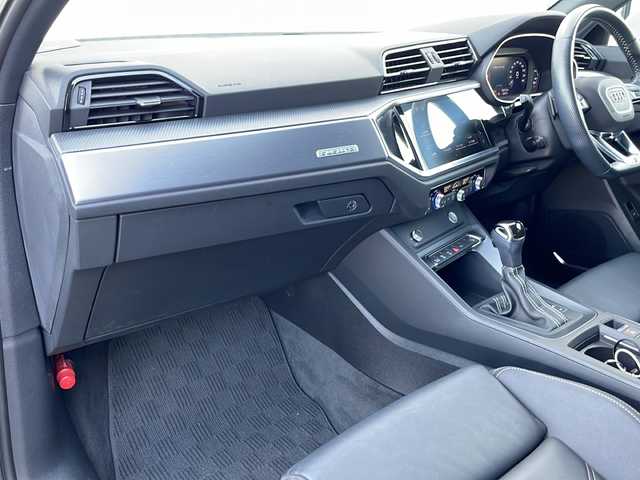 アウディ Ｑ３ 35TDIクワトロ Sライン 愛媛県 2020(令2)年 6.4万km グレイシアホワイトメタリック 純正ナビ/バックカメラ/全方位カメラ/ETC2/0/電子パーキング/クルーズコントロール追従有/ドライブレコーダー/レザーシート/前席シートヒーター/パワーバックドア/プレミアムサウンド/純正フロアマット/コーナーセンサー前後/純正19インチAW/BSM/４WD/Bluetooth/保証書/取扱説明書