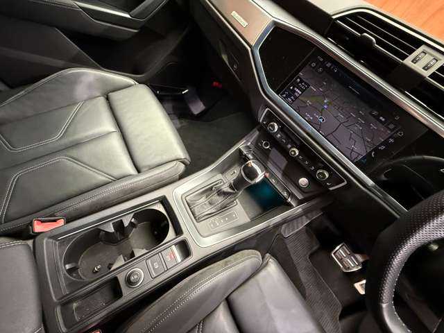 アウディ Ｑ３ 35TDIクワトロ Sライン 千葉県 2020(令2)年 6.5万km グレイシアホワイトメタリック ベーシックパッケージ　/ラグジュアリーパッケージ　/アシスタンスパッケージ　/純正ナビ　/360°カメラ　/ACC　/シートヒーター　/パワーシート　/電動リアゲート　/LEDヘッドライト　/オートライト　/純正19インチAW　/ドライブレコーダー