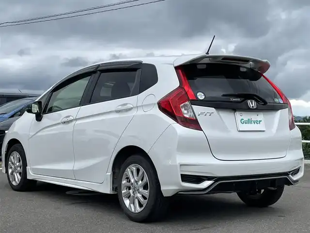 ホンダ フィット 13G S ホンダセンシング 佐賀県 2019(令1)年 7.1万km プラチナホワイトパール ワンオーナー/純正メモリーナビゲーション/・フルセグTV/CD/DVD/SD/USB/Bluetooth/バックカメラ/ビルトインETC/純正フルエアロ/ISOFIX対応/パドルシフト/ステアリングリモコン/純正15インチアルミホイール/純正LEDヘッドライト/純正LEDフォグランプ/純正フロアマット/純正ドアバイザ―/新車保証書/取扱説明書/スペアキー１本/ホンダセンシング/・アダプティブクルーズコントロール/・衝突被害軽減ブレーキ/・先行車発進お知らせ機能/・路外逸脱抑制機能/・標識認識機能