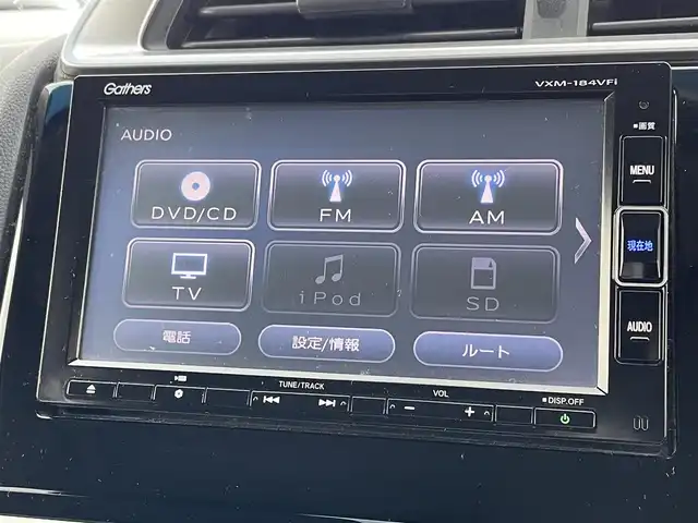 ホンダ フィット 13G S ホンダセンシング 佐賀県 2019(令1)年 7.1万km プラチナホワイトパール ワンオーナー/純正メモリーナビゲーション/・フルセグTV/CD/DVD/SD/USB/Bluetooth/バックカメラ/ビルトインETC/純正フルエアロ/ISOFIX対応/パドルシフト/ステアリングリモコン/純正15インチアルミホイール/純正LEDヘッドライト/純正LEDフォグランプ/純正フロアマット/純正ドアバイザ―/新車保証書/取扱説明書/スペアキー１本/ホンダセンシング/・アダプティブクルーズコントロール/・衝突被害軽減ブレーキ/・先行車発進お知らせ機能/・路外逸脱抑制機能/・標識認識機能