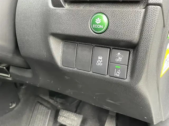 ホンダ フィット 13G S ホンダセンシング 佐賀県 2019(令1)年 7.1万km プラチナホワイトパール ワンオーナー/純正メモリーナビゲーション/・フルセグTV/CD/DVD/SD/USB/Bluetooth/バックカメラ/ビルトインETC/純正フルエアロ/ISOFIX対応/パドルシフト/ステアリングリモコン/純正15インチアルミホイール/純正LEDヘッドライト/純正LEDフォグランプ/純正フロアマット/純正ドアバイザ―/新車保証書/取扱説明書/スペアキー１本/ホンダセンシング/・アダプティブクルーズコントロール/・衝突被害軽減ブレーキ/・先行車発進お知らせ機能/・路外逸脱抑制機能/・標識認識機能