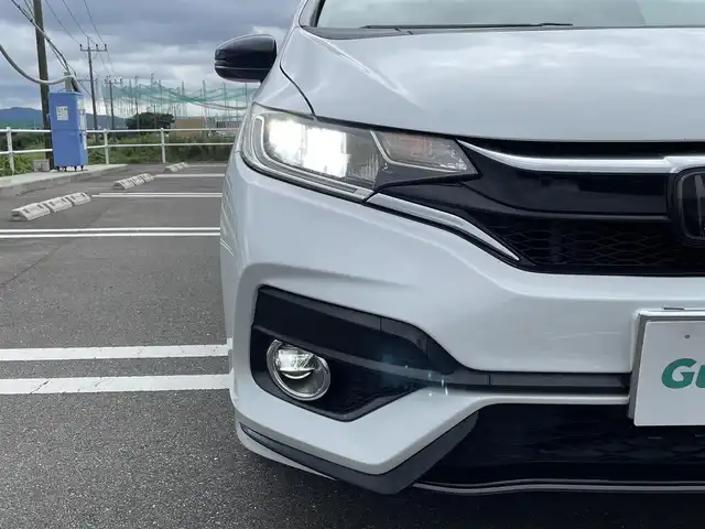 ホンダ フィット 13G S ホンダセンシング 佐賀県 2019(令1)年 7.1万km プラチナホワイトパール ワンオーナー/純正メモリーナビゲーション/・フルセグTV/CD/DVD/SD/USB/Bluetooth/バックカメラ/ビルトインETC/純正フルエアロ/ISOFIX対応/パドルシフト/ステアリングリモコン/純正15インチアルミホイール/純正LEDヘッドライト/純正LEDフォグランプ/純正フロアマット/純正ドアバイザ―/新車保証書/取扱説明書/スペアキー１本/ホンダセンシング/・アダプティブクルーズコントロール/・衝突被害軽減ブレーキ/・先行車発進お知らせ機能/・路外逸脱抑制機能/・標識認識機能