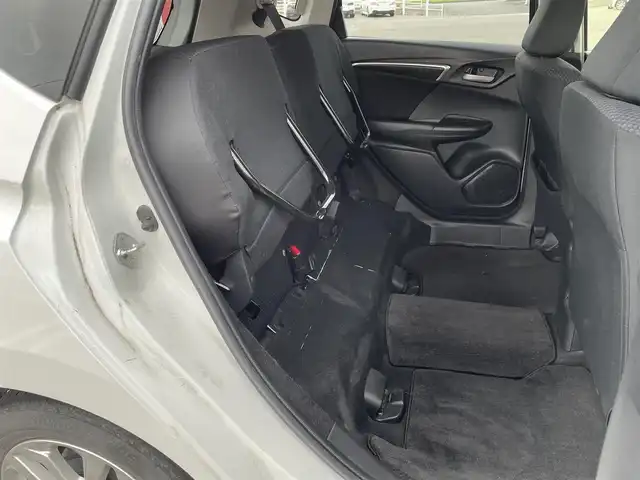 ホンダ フィット 13G S ホンダセンシング 佐賀県 2019(令1)年 7.1万km プラチナホワイトパール ワンオーナー/純正メモリーナビゲーション/・フルセグTV/CD/DVD/SD/USB/Bluetooth/バックカメラ/ビルトインETC/純正フルエアロ/ISOFIX対応/パドルシフト/ステアリングリモコン/純正15インチアルミホイール/純正LEDヘッドライト/純正LEDフォグランプ/純正フロアマット/純正ドアバイザ―/新車保証書/取扱説明書/スペアキー１本/ホンダセンシング/・アダプティブクルーズコントロール/・衝突被害軽減ブレーキ/・先行車発進お知らせ機能/・路外逸脱抑制機能/・標識認識機能