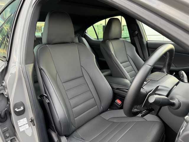 レクサス ＩＳ 350 Fスポーツ 東京都 2022(令4)年 2.7万km グレー ワンオーナー/LEXUSセーフティーセンス/・プリクラッシュセーフティ/・低速時加速制御/・緊急時操舵支援/・レーン トレーシング アシスト/・レーダークルーズコントロール/・オートマチックハイビーム/・ロードサインアシスト/・先行車発進告知機能/・ライバー異常時対応システム/・ブラインドスポットモニター/・後方車両への接近警報/メーカーナビ/・FM/AM/CD/DVD/・フルセグTV/Bluetooth/バックカメラ/ビルトインＥＴＣ2.0/レザーシート/パワーシート/シートヒーター/ステアリングヒーター/純正フロアマット/純正１９インチアルミホイール/前後ドライブレコーダー/オレンジブレーキキャリパー/プッシュスタート/スマートキー/スペアキー/カードキー/LEDヘッドライト/オートライト/オートエアコン