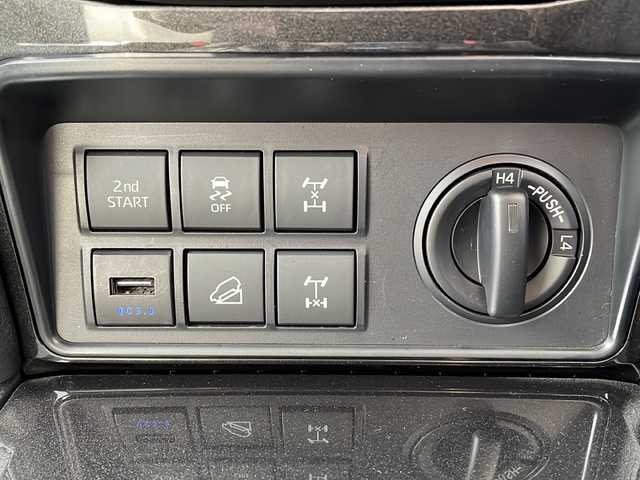 トヨタ ランドクルーザー プラド TX Lパッケージ ブラックED 岩手県 2020(令2)年 4.3万km ホワイトパールクリスタルシャイン ワンオーナー/寒冷地仕様/純正ディスプレイオーディオ/(ラジオ/USB/Bluetooth/Miracast)/フルセグテレビ/全方位モニター/プリクラッシュセーフティ/レーンディパーチャーアラート/レーダークルーズコントロール/オートハイビーム/コーナーセンサー/ブラックレザーシート/前席シートヒーター/ベンチレーション/前席パワーシート/ルーフレール/ビルトインETC/純正18inアルミホイール/純正トノカバー/LEDヘッドライト/フォグランプ