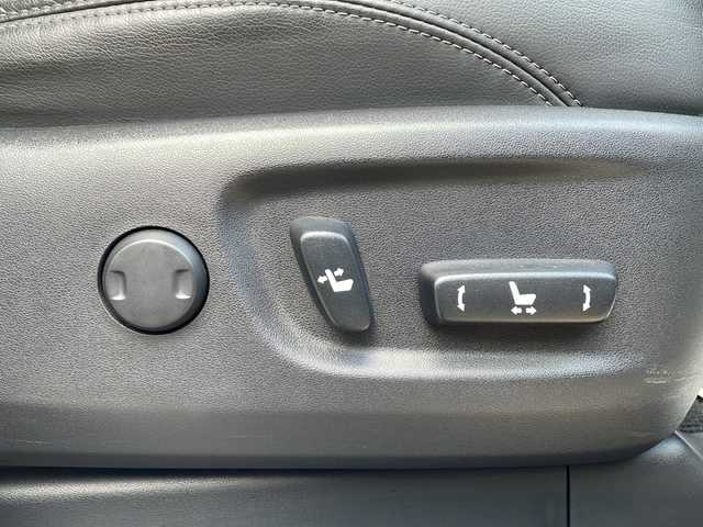 トヨタ ランドクルーザー プラド TX Lパッケージ ブラックED 岩手県 2020(令2)年 4.3万km ホワイトパールクリスタルシャイン ワンオーナー/寒冷地仕様/純正ディスプレイオーディオ/(ラジオ/USB/Bluetooth/Miracast)/フルセグテレビ/全方位モニター/プリクラッシュセーフティ/レーンディパーチャーアラート/レーダークルーズコントロール/オートハイビーム/コーナーセンサー/ブラックレザーシート/前席シートヒーター/ベンチレーション/前席パワーシート/ルーフレール/ビルトインETC/純正18inアルミホイール/純正トノカバー/LEDヘッドライト/フォグランプ