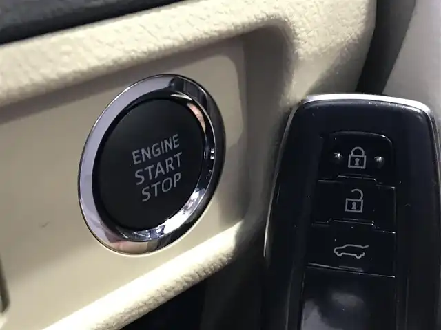 トヨタ ランドクルーザー プラド TX Lパッケージ 富山県 2022(令4)年 4.4万km ホワイトパールクリスタルシャイン サンルーフ/フリップダウンモニター/純正AW冬タイヤ車載/アルパイン9型ナビ/フルセグTV/Bluetooth/バックカメラ/プリクラッシュセーフティ/クリアランスソナー/レーンキープアシスト/レーダークルーズコントロール/レザーシート/パワーシート/シートヒーター／エアシート/プッシュスタート/スマートキー/ETC