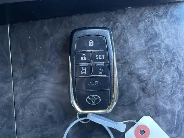 トヨタ ヴェルファイア ゴールデンアイズⅡ 静岡県 2021(令3)年 5.3万km ホワイトパールクリスタルシャイン 純正ディスプレイオーディオ　/・Ｂｌｕｅｔｏｏｔｈ接続　/・USB入力端子/・DVD再生機能/純正12インチフリップダウンモニター/バックカメラ/レーダークルーズコントロール/サンルーフ　/両側パワースライドドア　/パワーバックドア　/プリクラッシュセーフティ/レーンアシスト/横滑り防止装置/ＡＣ１００Ｖ電源　/電動パーキングブレーキ/オートブレーキホールド　/ハーフレザーシート/2列目オットマン/前後コーナーセンサー/3眼LEDヘッドライト/LEDオートライト/オートハイビーム/スマートキー/プッシュスタート/ビルトインETC/純正18インチアルミホイール/純正フロアマット