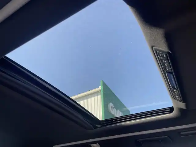 トヨタ ヴェルファイア ゴールデンアイズⅡ 静岡県 2021(令3)年 5.3万km ホワイトパールクリスタルシャイン 純正ディスプレイオーディオ　/・Ｂｌｕｅｔｏｏｔｈ接続　/・USB入力端子/・DVD再生機能/純正12インチフリップダウンモニター/バックカメラ/レーダークルーズコントロール/サンルーフ　/両側パワースライドドア　/パワーバックドア　/プリクラッシュセーフティ/レーンアシスト/横滑り防止装置/ＡＣ１００Ｖ電源　/電動パーキングブレーキ/オートブレーキホールド　/ハーフレザーシート/2列目オットマン/前後コーナーセンサー/3眼LEDヘッドライト/LEDオートライト/オートハイビーム/スマートキー/プッシュスタート/ビルトインETC/純正18インチアルミホイール/純正フロアマット