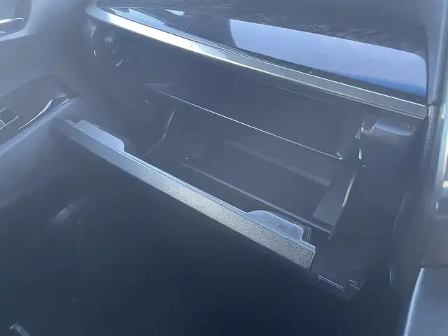 トヨタ ヴェルファイア ゴールデンアイズⅡ 静岡県 2021(令3)年 5.3万km ホワイトパールクリスタルシャイン 純正ディスプレイオーディオ　/・Ｂｌｕｅｔｏｏｔｈ接続　/・USB入力端子/・DVD再生機能/純正12インチフリップダウンモニター/バックカメラ/レーダークルーズコントロール/サンルーフ　/両側パワースライドドア　/パワーバックドア　/プリクラッシュセーフティ/レーンアシスト/横滑り防止装置/ＡＣ１００Ｖ電源　/電動パーキングブレーキ/オートブレーキホールド　/ハーフレザーシート/2列目オットマン/前後コーナーセンサー/3眼LEDヘッドライト/LEDオートライト/オートハイビーム/スマートキー/プッシュスタート/ビルトインETC/純正18インチアルミホイール/純正フロアマット