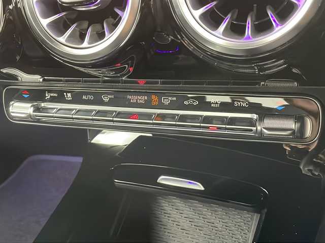 メルセデス・ベンツ Ｍ・ベンツ ＣＬＡ２００ｄ 道央・札幌 2022(令4)年 0.7万km デジタルホワイト ・衝突被害軽減システム/衝突安全ボディ/・クリアランスソナー/レーンアシスト/・レーンキーピングアシスト/ヒルスタートアシスト/・リバース連動下向きドアミラー/レインセンサー/・純正メーカーオプションナビ/・フルセグテレビ/・バックカメラ/・ウィンカーミラー/・クルーズコントロール/・プッシュスタート/スマートキー/・シートヒーター/・置くだけ充電/・ETC
