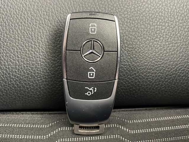 メルセデス・ベンツ Ｍ・ベンツ ＣＬＡ２００ｄ 道央・札幌 2022(令4)年 0.7万km デジタルホワイト ・衝突被害軽減システム/衝突安全ボディ/・クリアランスソナー/レーンアシスト/・レーンキーピングアシスト/ヒルスタートアシスト/・リバース連動下向きドアミラー/レインセンサー/・純正メーカーオプションナビ/・フルセグテレビ/・バックカメラ/・ウィンカーミラー/・クルーズコントロール/・プッシュスタート/スマートキー/・シートヒーター/・置くだけ充電/・ETC