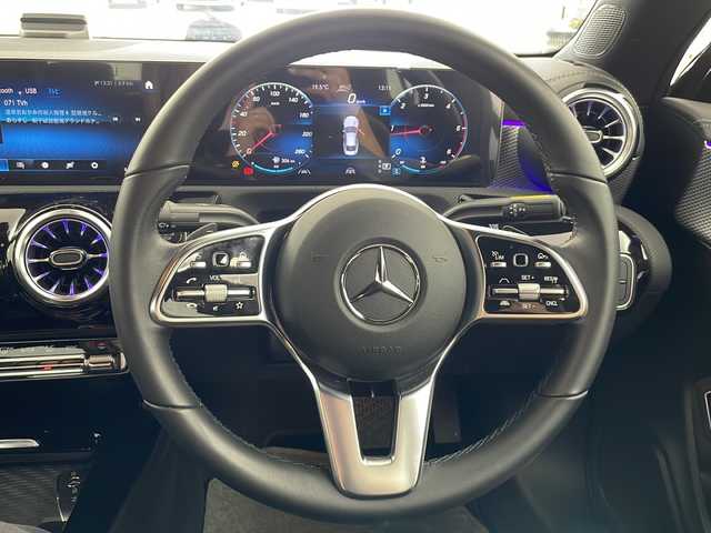メルセデス・ベンツ Ｍ・ベンツ ＣＬＡ２００ｄ 道央・札幌 2022(令4)年 0.7万km デジタルホワイト ・衝突被害軽減システム/衝突安全ボディ/・クリアランスソナー/レーンアシスト/・レーンキーピングアシスト/ヒルスタートアシスト/・リバース連動下向きドアミラー/レインセンサー/・純正メーカーオプションナビ/・フルセグテレビ/・バックカメラ/・ウィンカーミラー/・クルーズコントロール/・プッシュスタート/スマートキー/・シートヒーター/・置くだけ充電/・ETC
