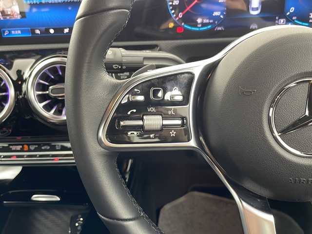 メルセデス・ベンツ Ｍ・ベンツ ＣＬＡ２００ｄ 道央・札幌 2022(令4)年 0.7万km デジタルホワイト ・衝突被害軽減システム/衝突安全ボディ/・クリアランスソナー/レーンアシスト/・レーンキーピングアシスト/ヒルスタートアシスト/・リバース連動下向きドアミラー/レインセンサー/・純正メーカーオプションナビ/・フルセグテレビ/・バックカメラ/・ウィンカーミラー/・クルーズコントロール/・プッシュスタート/スマートキー/・シートヒーター/・置くだけ充電/・ETC