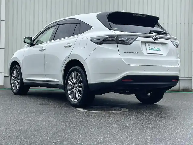トヨタ ハリアー プレミアム アドバンスドP 富山県 2015(平27)年 7.1万km ホワイトパールクリスタルシャイン 純正8型ナビ(BT/DVD/Blu-ray)/フルセグTV/パワーバックドア/パノラミックビューモニター/ビルトインETC/コムテック前後ドライブレコーダー/レーダークルーズコントロール/インテリジェントクリアランスソナー/ミリ波レーダー方式前方プリクラッシュセーフティ/レーンディパーチャーアラート/オートLEDヘッドランプ/オートマチックハイビーム/木目調/革巻きコンビステアリング/ステアリングスイッチ/合皮/ファブリックコンビシート/運転席パワーシート/JBLプレミアムサウンドシステム/純正18インチアルミホイール/ユーロスピードAWスタッドレス積込/スマートエントリー/スタートシステム/禁煙車