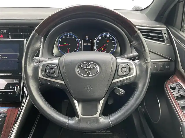 トヨタ ハリアー プレミアム アドバンスドP 富山県 2015(平27)年 7.1万km ホワイトパールクリスタルシャイン 純正8型ナビ(BT/DVD/Blu-ray)/フルセグTV/パワーバックドア/パノラミックビューモニター/ビルトインETC/コムテック前後ドライブレコーダー/レーダークルーズコントロール/インテリジェントクリアランスソナー/ミリ波レーダー方式前方プリクラッシュセーフティ/レーンディパーチャーアラート/オートLEDヘッドランプ/オートマチックハイビーム/木目調/革巻きコンビステアリング/ステアリングスイッチ/合皮/ファブリックコンビシート/運転席パワーシート/JBLプレミアムサウンドシステム/純正18インチアルミホイール/ユーロスピードAWスタッドレス積込/スマートエントリー/スタートシステム/禁煙車