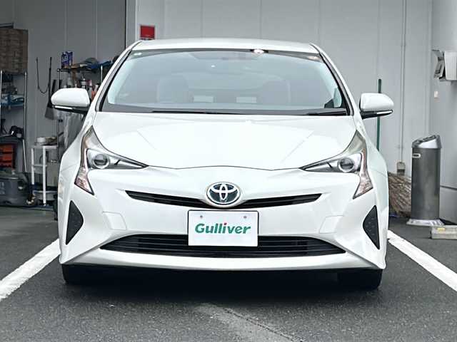 トヨタ プリウス S 京都府 2016(平28)年 5.1万km ホワイトパールクリスタルシャイン 純正ナビ　バックカメラ　フルセグテレビ　純正ＥＴＣ　Ｂｌｕｅｔｏｏｔｈ接続　前方社外ドライブレコーダー　純正アルミ　純正ＬＥＤヘッドライト　横滑り防止装置　オートライト　スマートキー　禁煙車