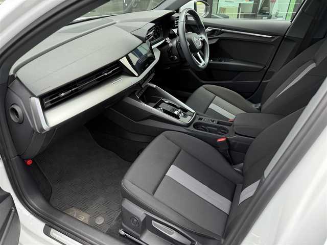 アウディ Ａ３ SB 30TFSI アドバンスド 栃木県 2022(令4)年 3.5万km グレイシアホワイトメタリック ワンオーナー /バーチャルコックピット/コンビニエンス&アシスタンスパッケージ/メーカーナビ/AppleCarPlay/AndoridAuto/Bluetoothオーディオ/バックカメラ/ステアリングリモコン/Cタイプ入力端子×2/レーダークルーズコントロール/レーン逸脱警報/プリクラッシュブレーキ/ビルトインETC2.0/スマートキー×2