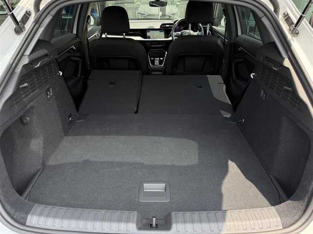 アウディ Ａ３ SB 30TFSI アドバンスド 栃木県 2022(令4)年 3.5万km グレイシアホワイトメタリック ワンオーナー /バーチャルコックピット/コンビニエンス&アシスタンスパッケージ/メーカーナビ/AppleCarPlay/AndoridAuto/Bluetoothオーディオ/バックカメラ/ステアリングリモコン/Cタイプ入力端子×2/レーダークルーズコントロール/レーン逸脱警報/プリクラッシュブレーキ/ビルトインETC2.0/スマートキー×2