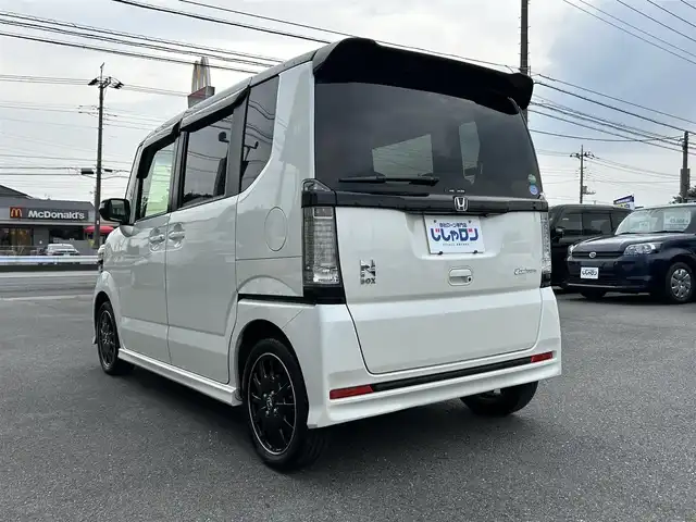 ホンダ Ｎ ＢＯＸ 2トーン カスタム G ターボLパッケージ 群馬県 2015(平27)年 8.3万km 白Ⅱ (株)IDOMが運営する【じしゃロン伊勢崎店】の自社ローン専用車両になりますこちらは現金またはオートローンご利用時の価格です。自社ローンご希望の方は別途その旨お申付け下さい/両側パワースライドドア/社外SDナビゲーション/バックカメラ/CD/DVD/SD/DTV/BT（電話のみ）/パドルシフト/クルーズコントロール/ETC/HIDヘッドライト/オートライト/フォグライト/ドアバイザー/純正フロアマット