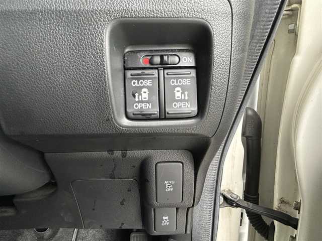 ホンダ Ｎ ＢＯＸ 2トーン カスタム G ターボLパッケージ 群馬県 2015(平27)年 8.3万km 白Ⅱ (株)IDOMが運営する【じしゃロン伊勢崎店】の自社ローン専用車両になりますこちらは現金またはオートローンご利用時の価格です。自社ローンご希望の方は別途その旨お申付け下さい/両側パワースライドドア/社外SDナビゲーション/バックカメラ/CD/DVD/SD/DTV/BT（電話のみ）/パドルシフト/クルーズコントロール/ETC/HIDヘッドライト/オートライト/フォグライト/ドアバイザー/純正フロアマット