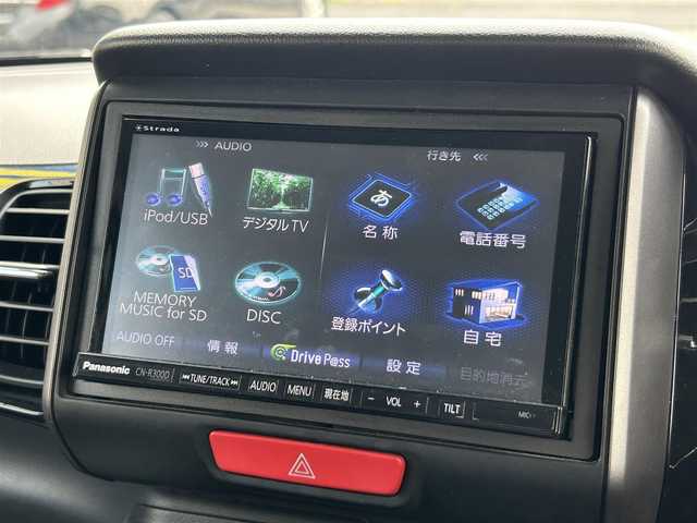 ホンダ Ｎ ＢＯＸ 2トーン カスタム G ターボLパッケージ 群馬県 2015(平27)年 8.3万km 白Ⅱ (株)IDOMが運営する【じしゃロン伊勢崎店】の自社ローン専用車両になりますこちらは現金またはオートローンご利用時の価格です。自社ローンご希望の方は別途その旨お申付け下さい/両側パワースライドドア/社外SDナビゲーション/バックカメラ/CD/DVD/SD/DTV/BT（電話のみ）/パドルシフト/クルーズコントロール/ETC/HIDヘッドライト/オートライト/フォグライト/ドアバイザー/純正フロアマット