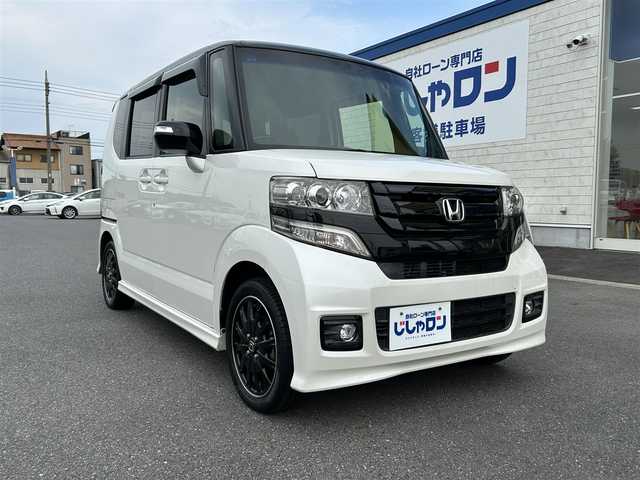 ホンダ Ｎ ＢＯＸ 2トーン カスタム G ターボLパッケージ 群馬県 2015(平27)年 8.3万km 白Ⅱ (株)IDOMが運営する【じしゃロン伊勢崎店】の自社ローン専用車両になりますこちらは現金またはオートローンご利用時の価格です。自社ローンご希望の方は別途その旨お申付け下さい/両側パワースライドドア/社外SDナビゲーション/バックカメラ/CD/DVD/SD/DTV/BT（電話のみ）/パドルシフト/クルーズコントロール/ETC/HIDヘッドライト/オートライト/フォグライト/ドアバイザー/純正フロアマット