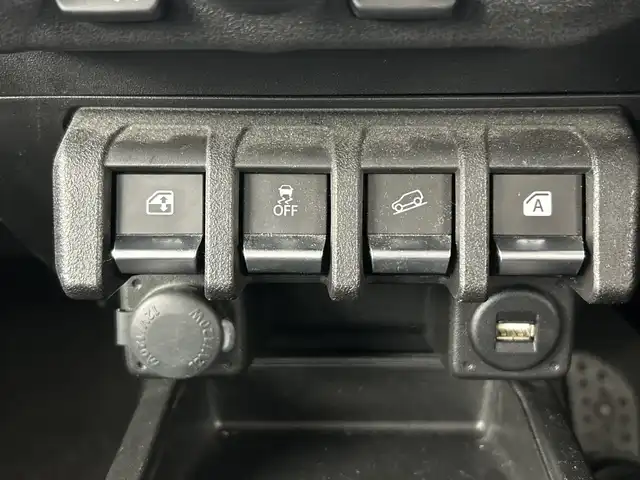 スズキ ジムニー XC 愛知県 2020(令2)年 3.2万km ミディアムグレー 純正7インチナビ/・フルセグTV/・バックカメラ/・Bluetooth/ビルトインETC/ドライブレコーダー/スズキセーフティサポート/クルーズコントロール/LEDヘッドライト/純正16インチアルミホイール/革巻きステアリング/SRSエアバッグ/撥水加工ファブリックシート/シートヒーター/スマートキー/プッシュスタート