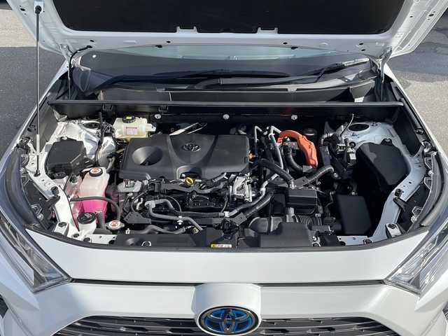 トヨタ ＲＡＶ４ ハイブリッドG 岩手県 2021(令3)年 4.8万km ホワイトパールクリスタルシャイン 純正ディスプレイオーディオ(ラジオ/USB/BT/Miracast)/パノラミックビューモニター/フルセグテレビ/前席シートヒーター/D席パワーシート(メモリー機能付き)/レザーシート(合皮)/ハンドルヒーター/パワーバックドア/AC100V電源/ビルトインETC(2.0)/プリクラッシュセーフティ/レーントレーシングアシスト/レーダークルーズコントロール/オートマチックハイビーム/ブラインドスポットモニター/リアクロストラフィックアラート/コーナーセンサー/前後ドライブレコーダー/LEDヘッドライト/フォグランプ/純正18inアルミホイール/純正フロアマット/スマートキー/ステアリングスイッチ/電動格納ミラー/ウィンカーミラー/ドアバイザー/取説＆保証書