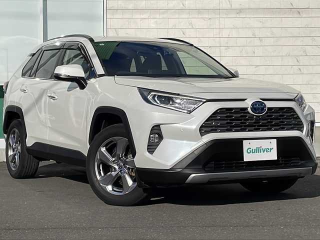 トヨタ ＲＡＶ４ ハイブリッドG 岩手県 2021(令3)年 4.8万km ホワイトパールクリスタルシャイン 純正ディスプレイオーディオ(ラジオ/USB/BT/Miracast)/パノラミックビューモニター/フルセグテレビ/前席シートヒーター/D席パワーシート(メモリー機能付き)/レザーシート(合皮)/ハンドルヒーター/パワーバックドア/AC100V電源/ビルトインETC(2.0)/プリクラッシュセーフティ/レーントレーシングアシスト/レーダークルーズコントロール/オートマチックハイビーム/ブラインドスポットモニター/リアクロストラフィックアラート/コーナーセンサー/前後ドライブレコーダー/LEDヘッドライト/フォグランプ/純正18inアルミホイール/純正フロアマット/スマートキー/ステアリングスイッチ/電動格納ミラー/ウィンカーミラー/ドアバイザー/取説＆保証書