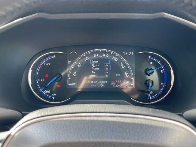 トヨタ ＲＡＶ４ ハイブリッドG 岩手県 2021(令3)年 4.8万km ホワイトパールクリスタルシャイン 純正ディスプレイオーディオ(ラジオ/USB/BT/Miracast)/パノラミックビューモニター/フルセグテレビ/前席シートヒーター/D席パワーシート(メモリー機能付き)/レザーシート(合皮)/ハンドルヒーター/パワーバックドア/AC100V電源/ビルトインETC(2.0)/プリクラッシュセーフティ/レーントレーシングアシスト/レーダークルーズコントロール/オートマチックハイビーム/ブラインドスポットモニター/リアクロストラフィックアラート/コーナーセンサー/前後ドライブレコーダー/LEDヘッドライト/フォグランプ/純正18inアルミホイール/純正フロアマット/スマートキー/ステアリングスイッチ/電動格納ミラー/ウィンカーミラー/ドアバイザー/取説＆保証書