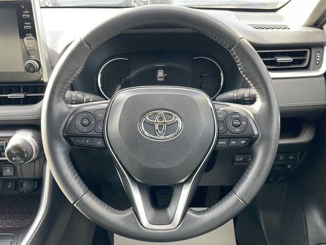 トヨタ ＲＡＶ４ ハイブリッドG 岩手県 2021(令3)年 4.8万km ホワイトパールクリスタルシャイン 純正ディスプレイオーディオ(ラジオ/USB/BT/Miracast)/パノラミックビューモニター/フルセグテレビ/前席シートヒーター/D席パワーシート(メモリー機能付き)/レザーシート(合皮)/ハンドルヒーター/パワーバックドア/AC100V電源/ビルトインETC(2.0)/プリクラッシュセーフティ/レーントレーシングアシスト/レーダークルーズコントロール/オートマチックハイビーム/ブラインドスポットモニター/リアクロストラフィックアラート/コーナーセンサー/前後ドライブレコーダー/LEDヘッドライト/フォグランプ/純正18inアルミホイール/純正フロアマット/スマートキー/ステアリングスイッチ/電動格納ミラー/ウィンカーミラー/ドアバイザー/取説＆保証書