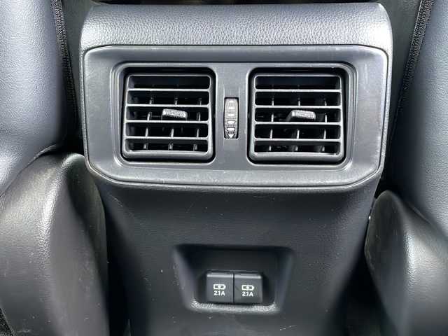 トヨタ ＲＡＶ４ ハイブリッドG 岩手県 2021(令3)年 4.8万km ホワイトパールクリスタルシャイン 純正ディスプレイオーディオ(ラジオ/USB/BT/Miracast)/パノラミックビューモニター/フルセグテレビ/前席シートヒーター/D席パワーシート(メモリー機能付き)/レザーシート(合皮)/ハンドルヒーター/パワーバックドア/AC100V電源/ビルトインETC(2.0)/プリクラッシュセーフティ/レーントレーシングアシスト/レーダークルーズコントロール/オートマチックハイビーム/ブラインドスポットモニター/リアクロストラフィックアラート/コーナーセンサー/前後ドライブレコーダー/LEDヘッドライト/フォグランプ/純正18inアルミホイール/純正フロアマット/スマートキー/ステアリングスイッチ/電動格納ミラー/ウィンカーミラー/ドアバイザー/取説＆保証書